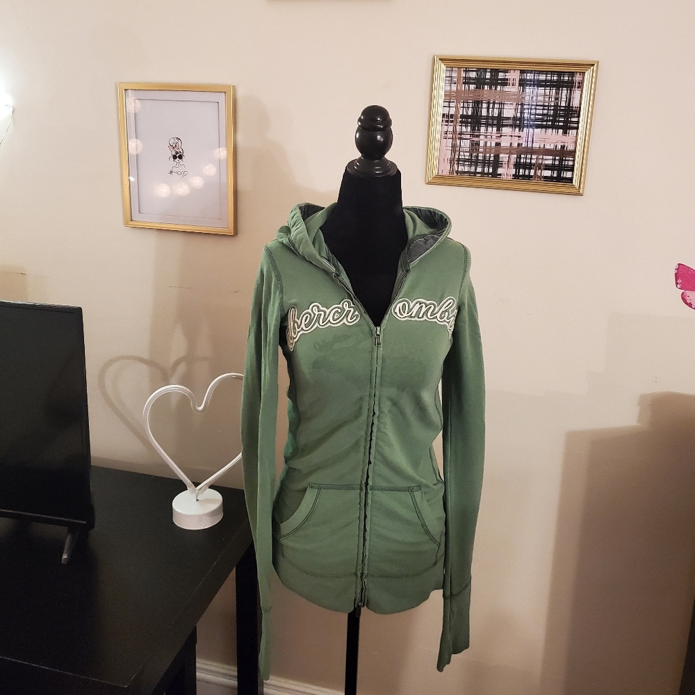 ⭐ Abercrombie & Fitch Zip Up Hoodie.